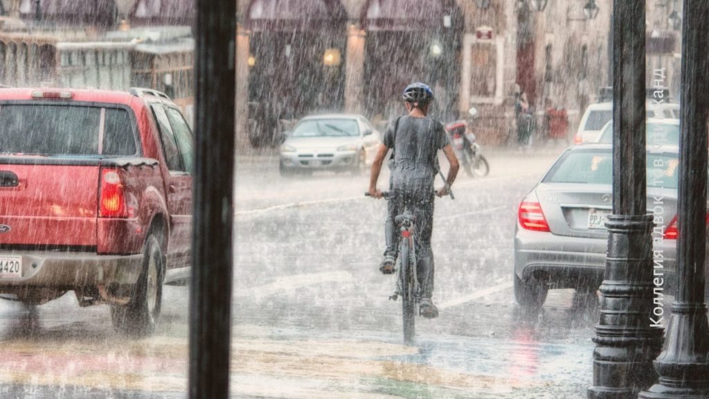 Опасность управления велосипедом в дождь